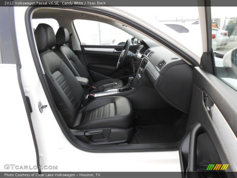 Candy White / Titan Black 2012 Volkswagen Passat V6 SE