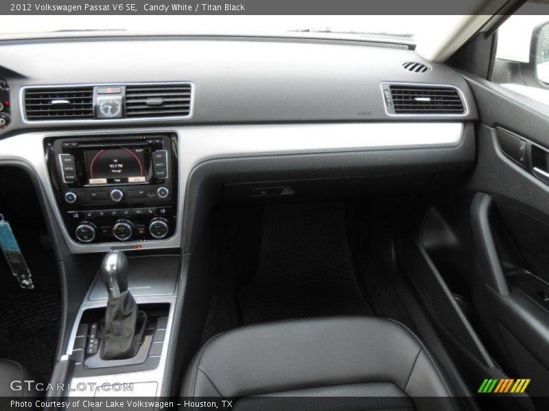 Candy White / Titan Black 2012 Volkswagen Passat V6 SE