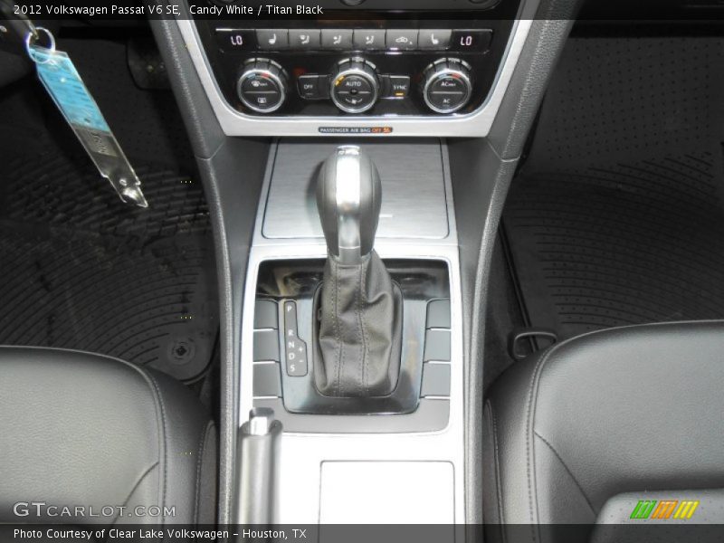 Candy White / Titan Black 2012 Volkswagen Passat V6 SE