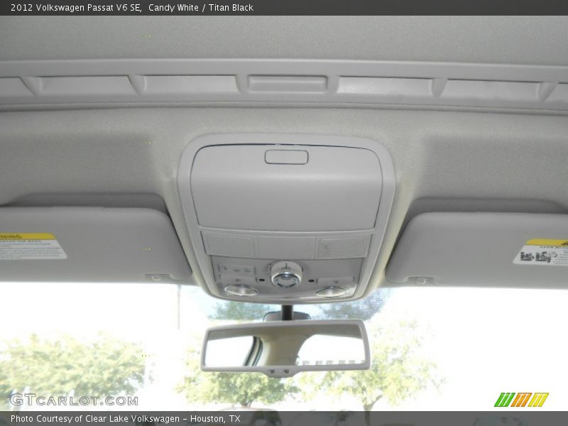 Candy White / Titan Black 2012 Volkswagen Passat V6 SE