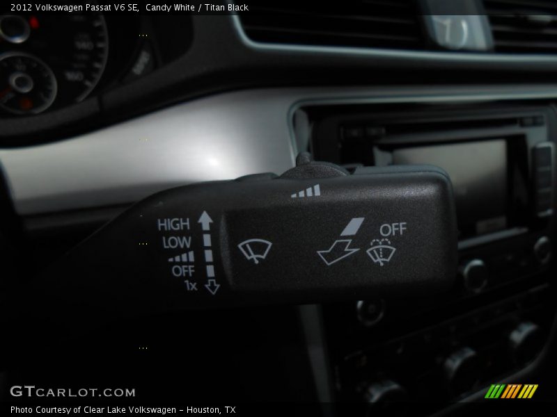 Candy White / Titan Black 2012 Volkswagen Passat V6 SE