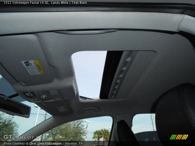 Candy White / Titan Black 2012 Volkswagen Passat V6 SE