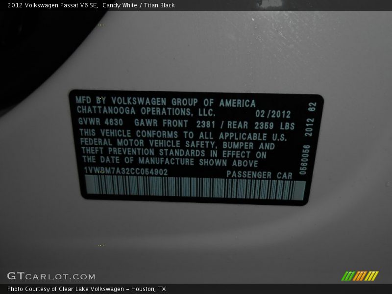 Candy White / Titan Black 2012 Volkswagen Passat V6 SE