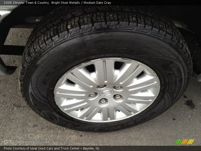 Bright Silver Metallic / Medium Slate Gray 2006 Chrysler Town & Country
