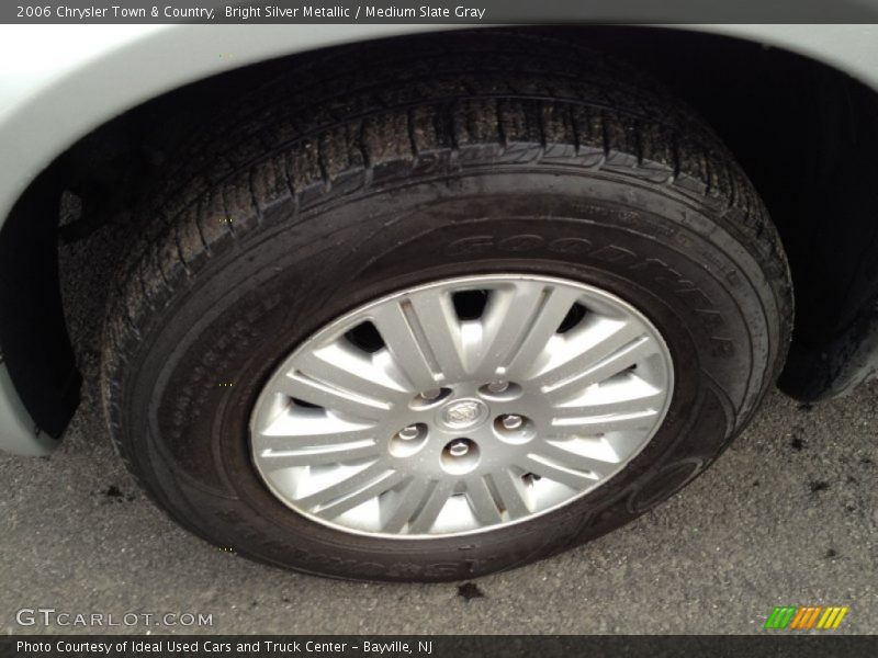 Bright Silver Metallic / Medium Slate Gray 2006 Chrysler Town & Country