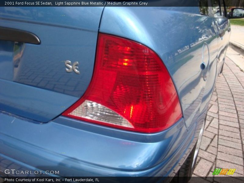 Light Sapphire Blue Metallic / Medium Graphite Grey 2001 Ford Focus SE Sedan