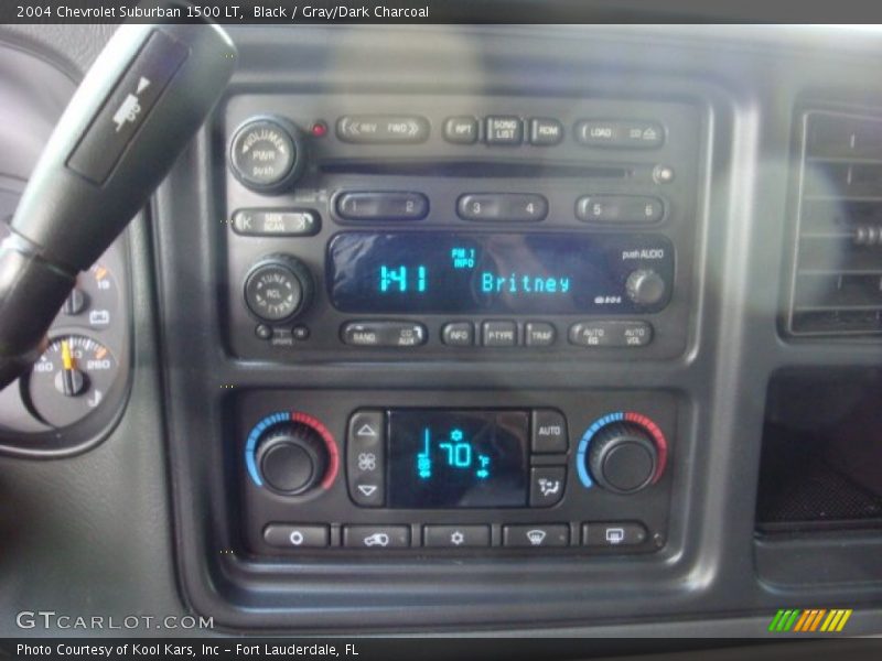 Black / Gray/Dark Charcoal 2004 Chevrolet Suburban 1500 LT