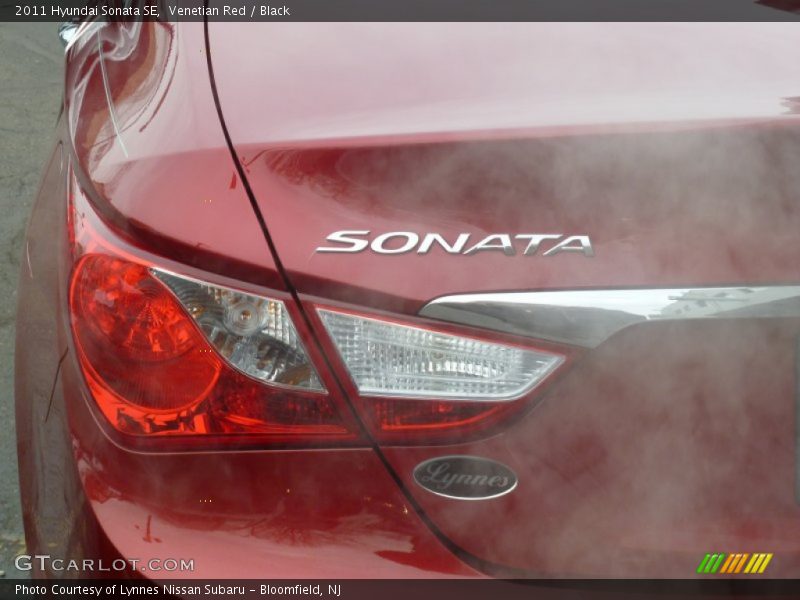 Venetian Red / Black 2011 Hyundai Sonata SE