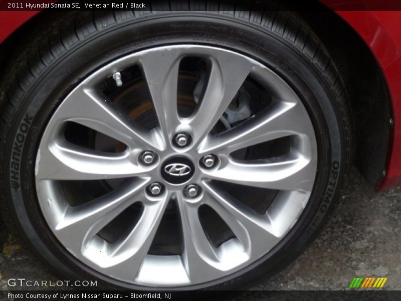 Venetian Red / Black 2011 Hyundai Sonata SE