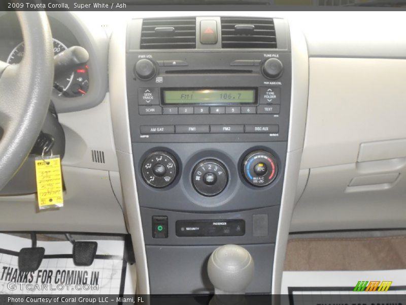 Super White / Ash 2009 Toyota Corolla