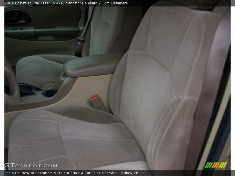 Sandstone Metallic / Light Cashmere 2004 Chevrolet TrailBlazer LS 4x4