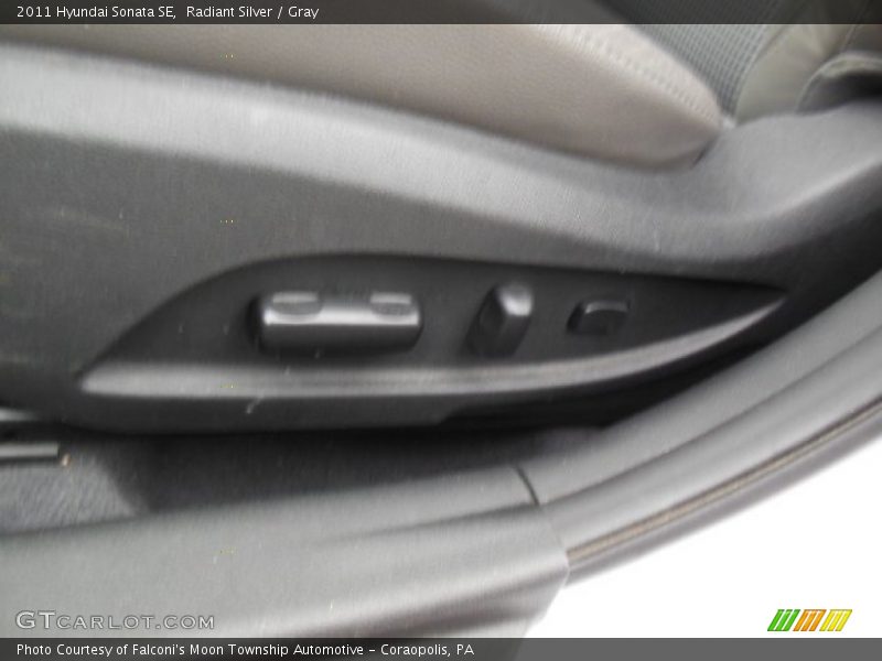 Radiant Silver / Gray 2011 Hyundai Sonata SE