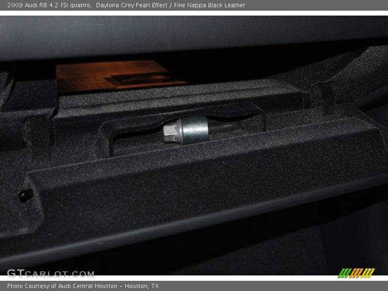 Daytona Grey Pearl Effect / Fine Nappa Black Leather 2009 Audi R8 4.2 FSI quattro