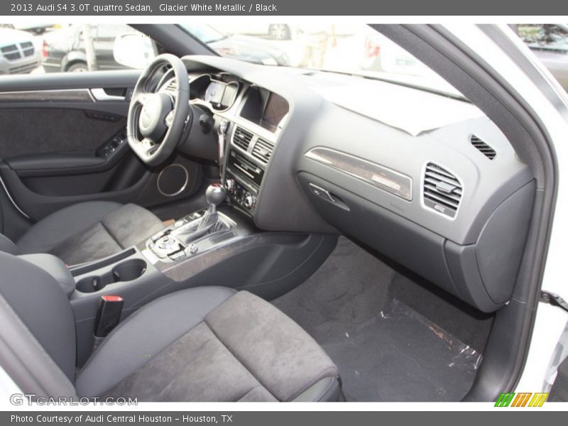 Dashboard of 2013 S4 3.0T quattro Sedan