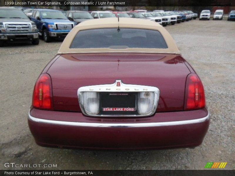 Cordovan Metallic / Light Parchment 1999 Lincoln Town Car Signature