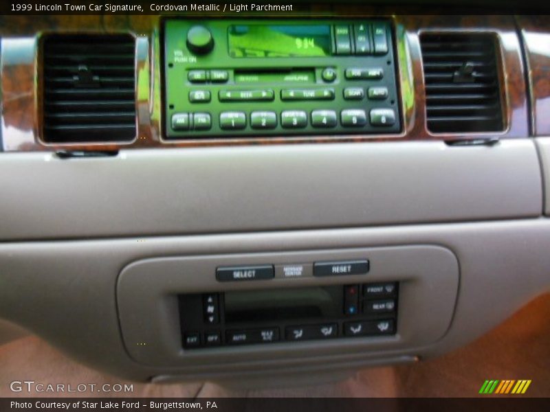 Cordovan Metallic / Light Parchment 1999 Lincoln Town Car Signature