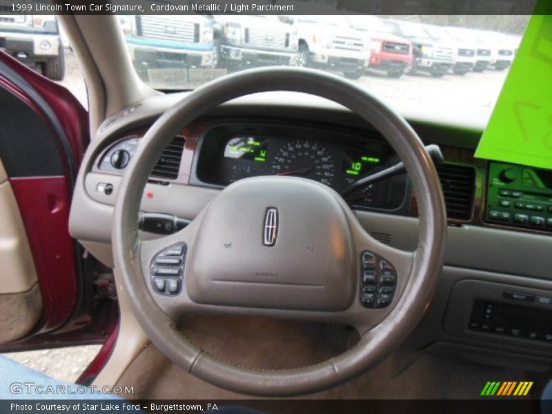 Cordovan Metallic / Light Parchment 1999 Lincoln Town Car Signature