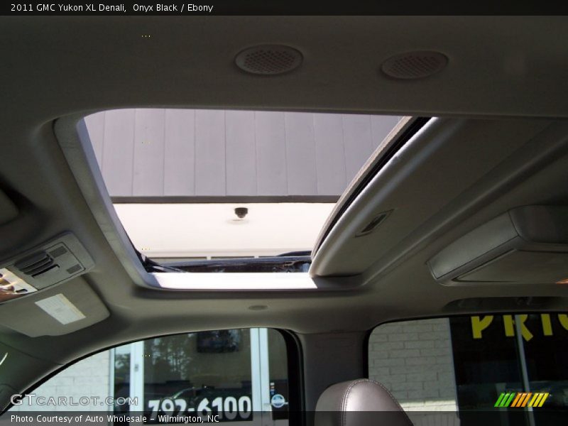 Onyx Black / Ebony 2011 GMC Yukon XL Denali