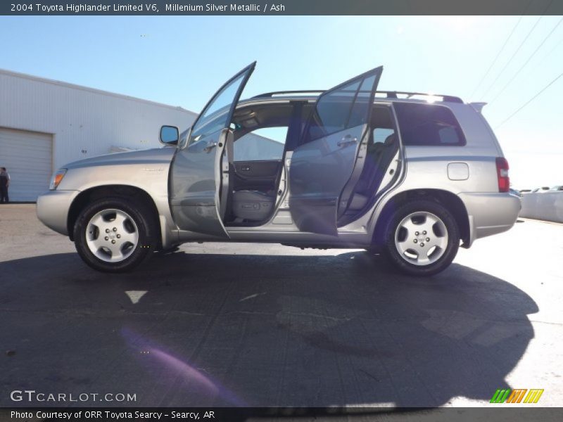 Millenium Silver Metallic / Ash 2004 Toyota Highlander Limited V6