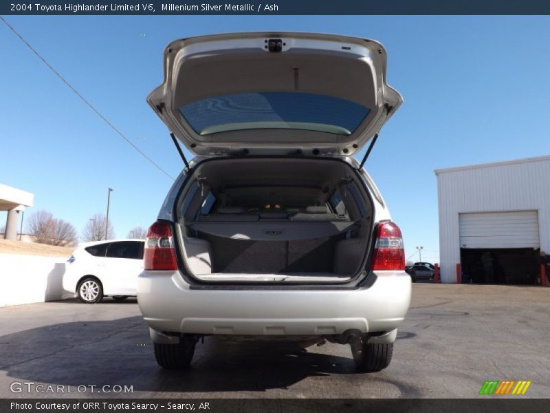 Millenium Silver Metallic / Ash 2004 Toyota Highlander Limited V6