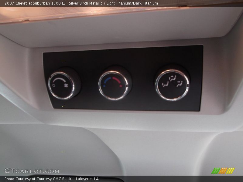 Silver Birch Metallic / Light Titanium/Dark Titanium 2007 Chevrolet Suburban 1500 LS