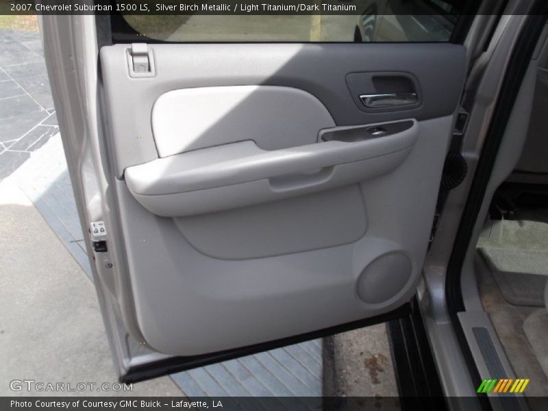 Silver Birch Metallic / Light Titanium/Dark Titanium 2007 Chevrolet Suburban 1500 LS