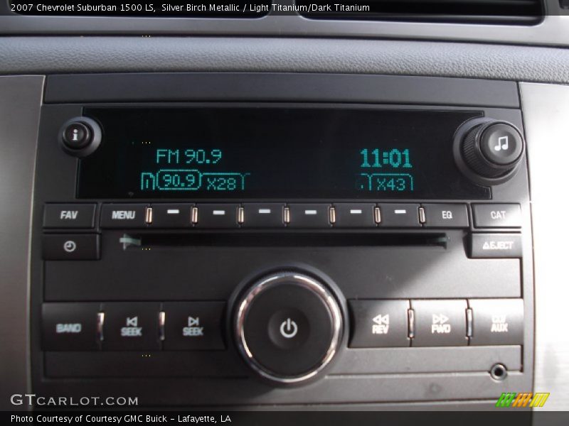 Silver Birch Metallic / Light Titanium/Dark Titanium 2007 Chevrolet Suburban 1500 LS