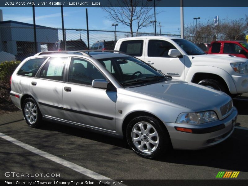 Front 3/4 View of 2002 V40 