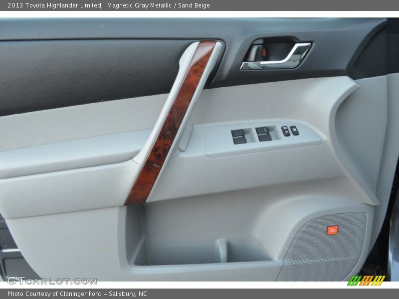 Magnetic Gray Metallic / Sand Beige 2013 Toyota Highlander Limited