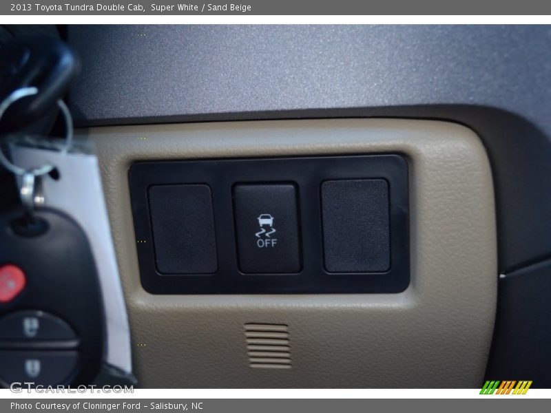 Super White / Sand Beige 2013 Toyota Tundra Double Cab