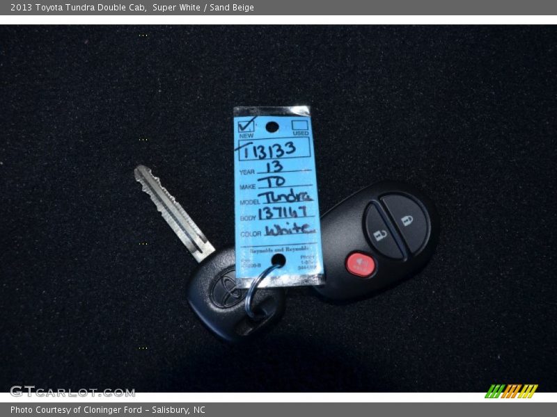 Super White / Sand Beige 2013 Toyota Tundra Double Cab