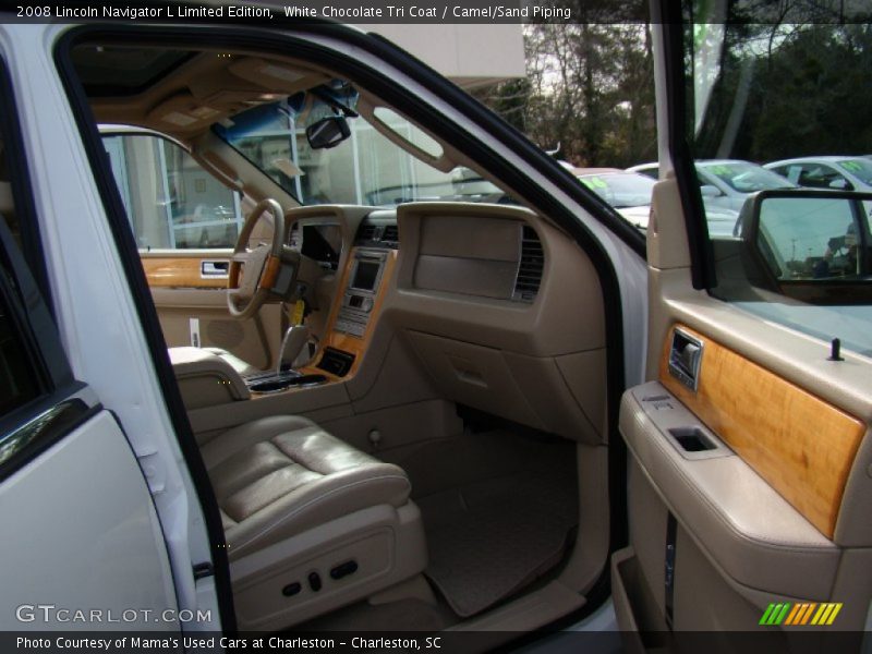 White Chocolate Tri Coat / Camel/Sand Piping 2008 Lincoln Navigator L Limited Edition