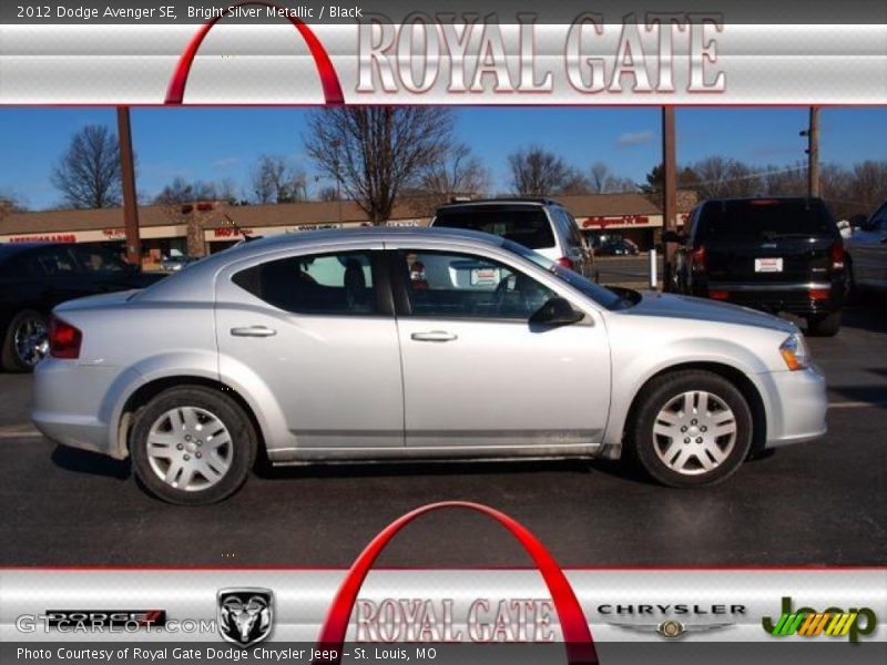 Bright Silver Metallic / Black 2012 Dodge Avenger SE