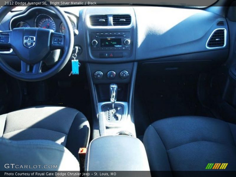Bright Silver Metallic / Black 2012 Dodge Avenger SE