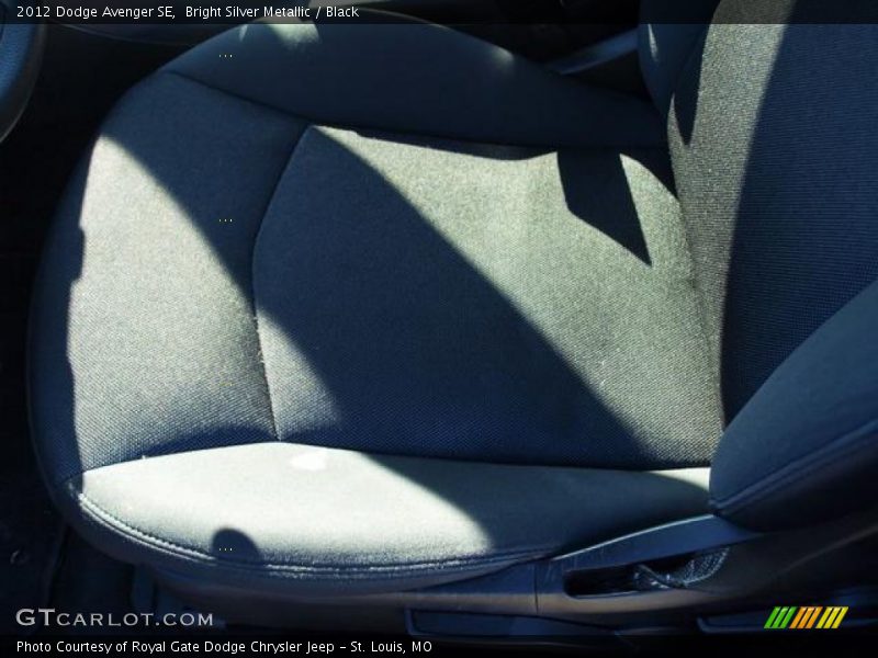 Bright Silver Metallic / Black 2012 Dodge Avenger SE