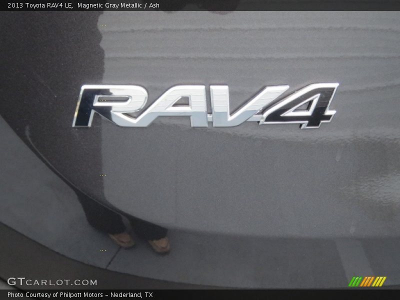  2013 RAV4 LE Logo