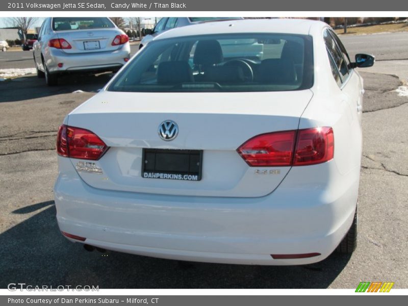 Candy White / Titan Black 2011 Volkswagen Jetta SE Sedan