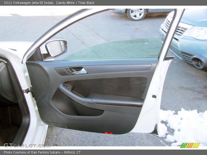 Candy White / Titan Black 2011 Volkswagen Jetta SE Sedan