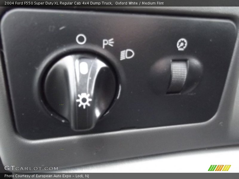 Controls of 2004 F550 Super Duty XL Regular Cab 4x4 Dump Truck