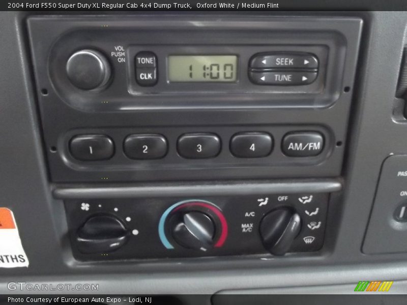 Controls of 2004 F550 Super Duty XL Regular Cab 4x4 Dump Truck