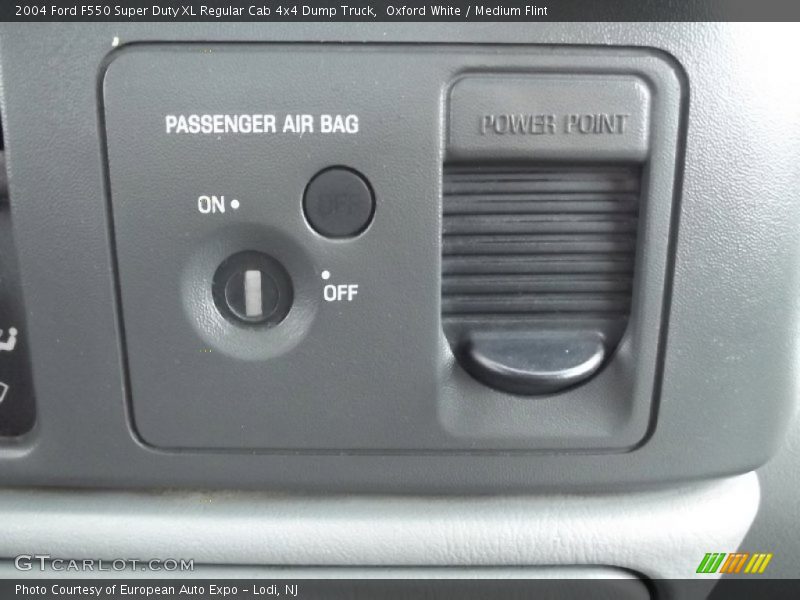 Oxford White / Medium Flint 2004 Ford F550 Super Duty XL Regular Cab 4x4 Dump Truck