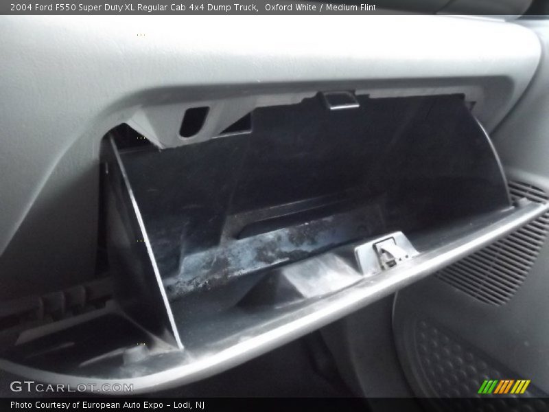 Oxford White / Medium Flint 2004 Ford F550 Super Duty XL Regular Cab 4x4 Dump Truck