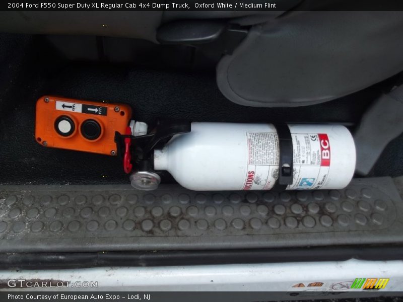 Oxford White / Medium Flint 2004 Ford F550 Super Duty XL Regular Cab 4x4 Dump Truck