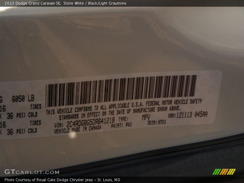 Stone White / Black/Light Graystone 2013 Dodge Grand Caravan SE