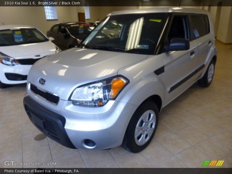 Bright Silver / Black Cloth 2010 Kia Soul 1.6