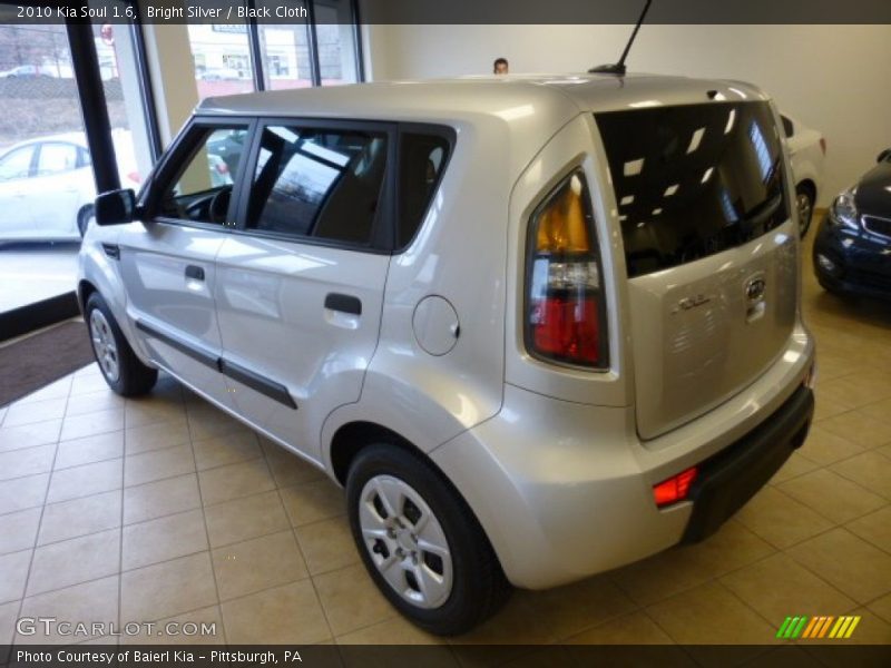 Bright Silver / Black Cloth 2010 Kia Soul 1.6