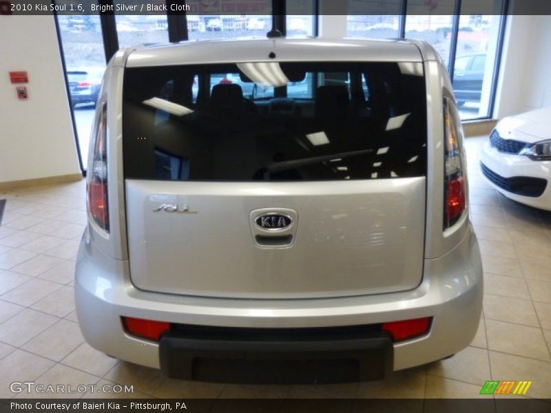 Bright Silver / Black Cloth 2010 Kia Soul 1.6