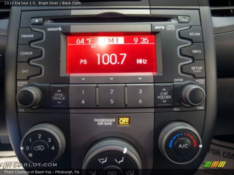 Bright Silver / Black Cloth 2010 Kia Soul 1.6