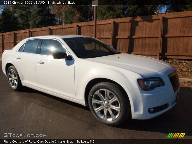 Front 3/4 View of 2013 300 S V8 AWD