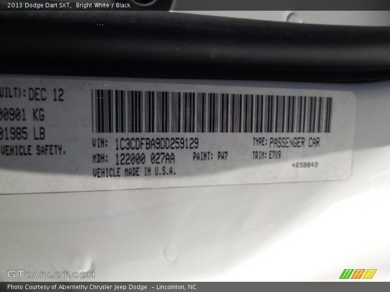 Bright White / Black 2013 Dodge Dart SXT